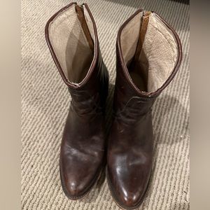 Freebird by Steven size 9. Style is Peak.